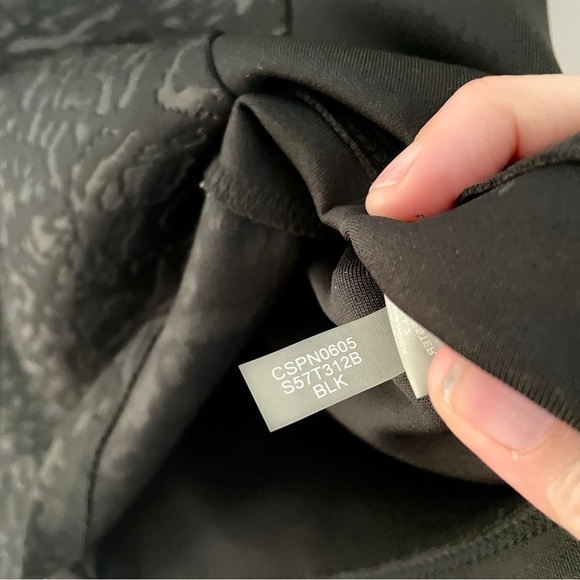 Calvin Klein Short Sleeve Shirt Rear Gold Zipper Black Animal Print Large - Picture 6 of 8